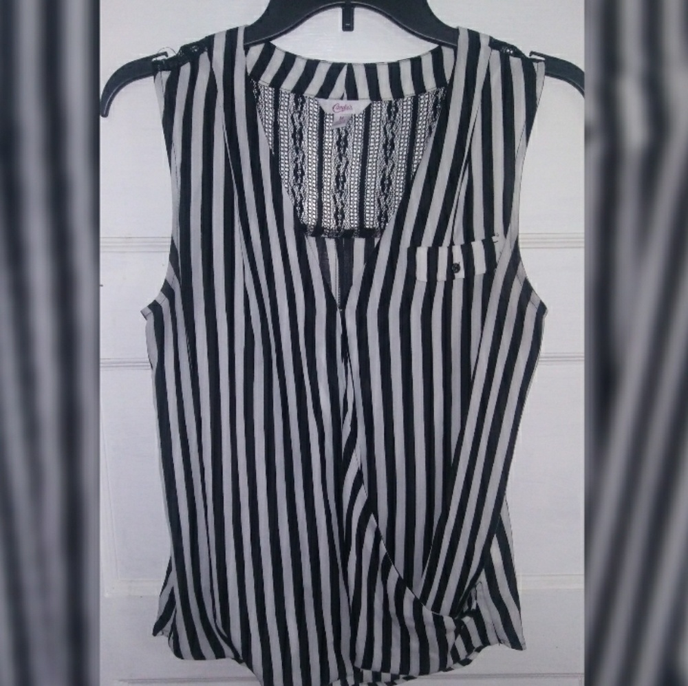 Sleeveless shirt
